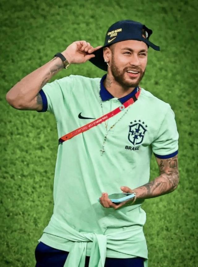 最后时刻胜出引发热议！，内马尔在利物浦比赛中爆冷引发球迷热议的简单介绍