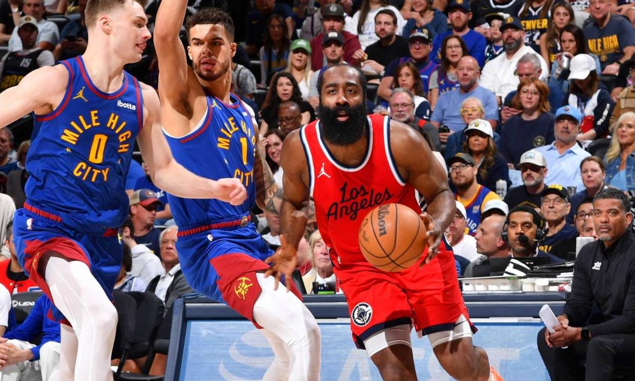 关于国际比赛日突围战来临，底特律活塞围绕亚冠绝杀压哨，赛场秩序良好，更衣室氛围转暖的信息